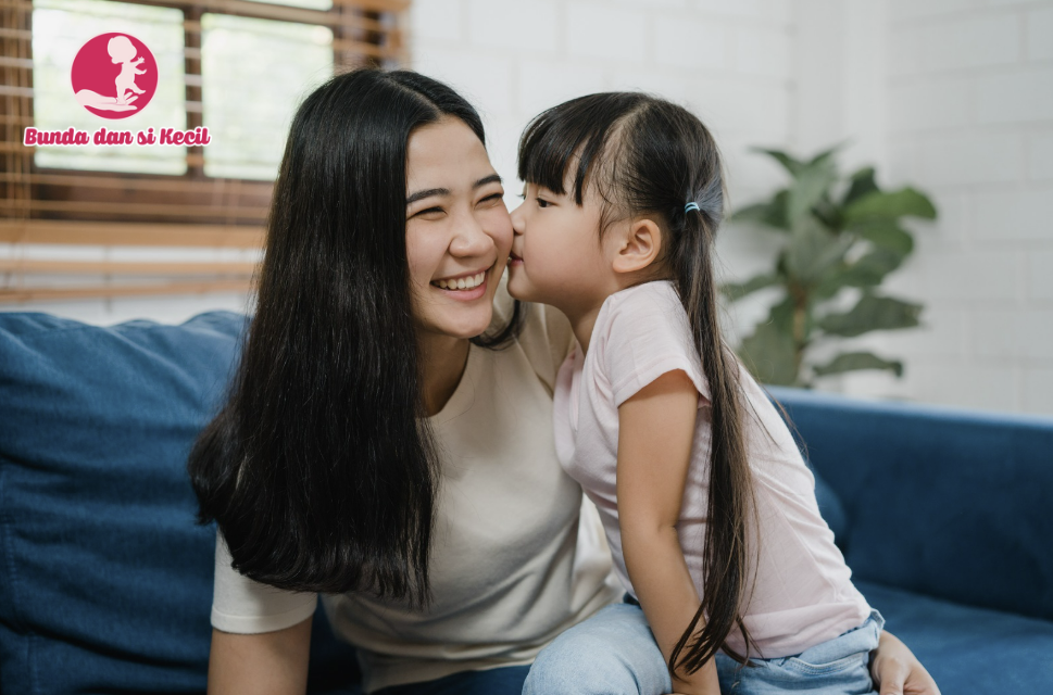 Memberikan Hadiah ke Anak dengan Syarat Cium Dulu: Perlukah Dilanjutkan?